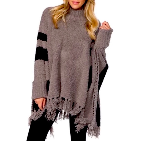 Barefoot Dreams Cozy chic beach poncho fringe one plus size fits most EUC - Picture 4 of 17